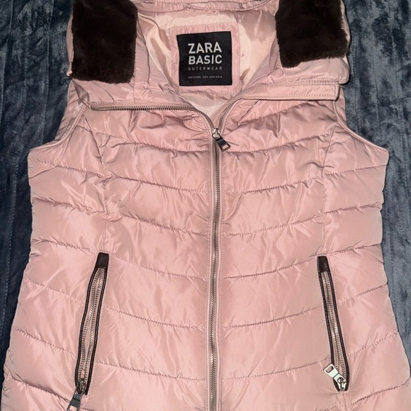 Zara Pink Quilted Puffer Vest with Dark Faux-Fur Collar - Picture 3 of 9